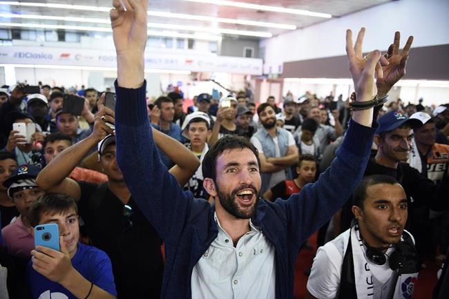 Puyol meets refugees in Greece ahead of 'clasico' | iNFOnews.ca Puyol meets refugees in Greece ahead of 'clasico' | iNFOnews.ca