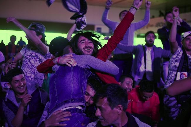 Boat carrying migrants from Turkey to Greece sinks; 16 dead | iNFOnews.ca