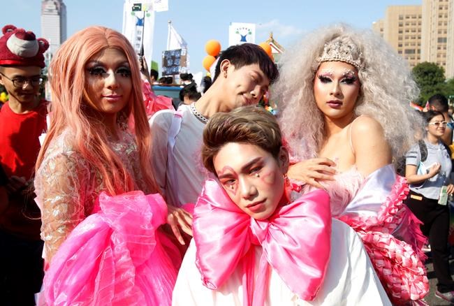Tens of thousands gather in Taiwan for gay pride parade | iNFOnews.ca Tens of thousands gather in Taiwan for gay pride parade | iNFOnews.ca