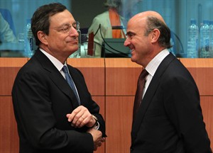 Spain borrowing rate hits 7 per cent ahead of eurozone meeting on bank rescue package | iNFOnews.ca CP19370118
