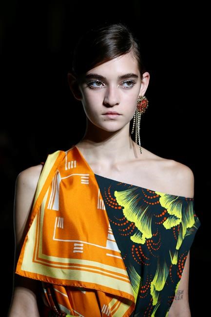 Jean Reno talks seduction at Lanvin designer's Paris debut | iNFOnews.ca