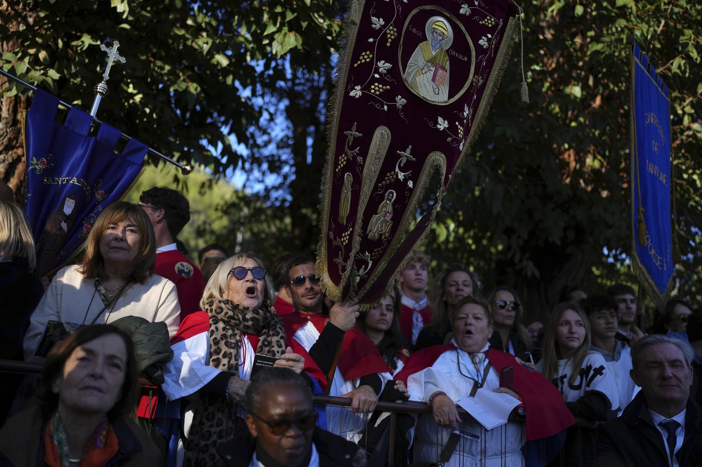 Pope Francis makes 1st papal visit to France's Corsica awash in expressions of popular piety | iNFOnews.ca