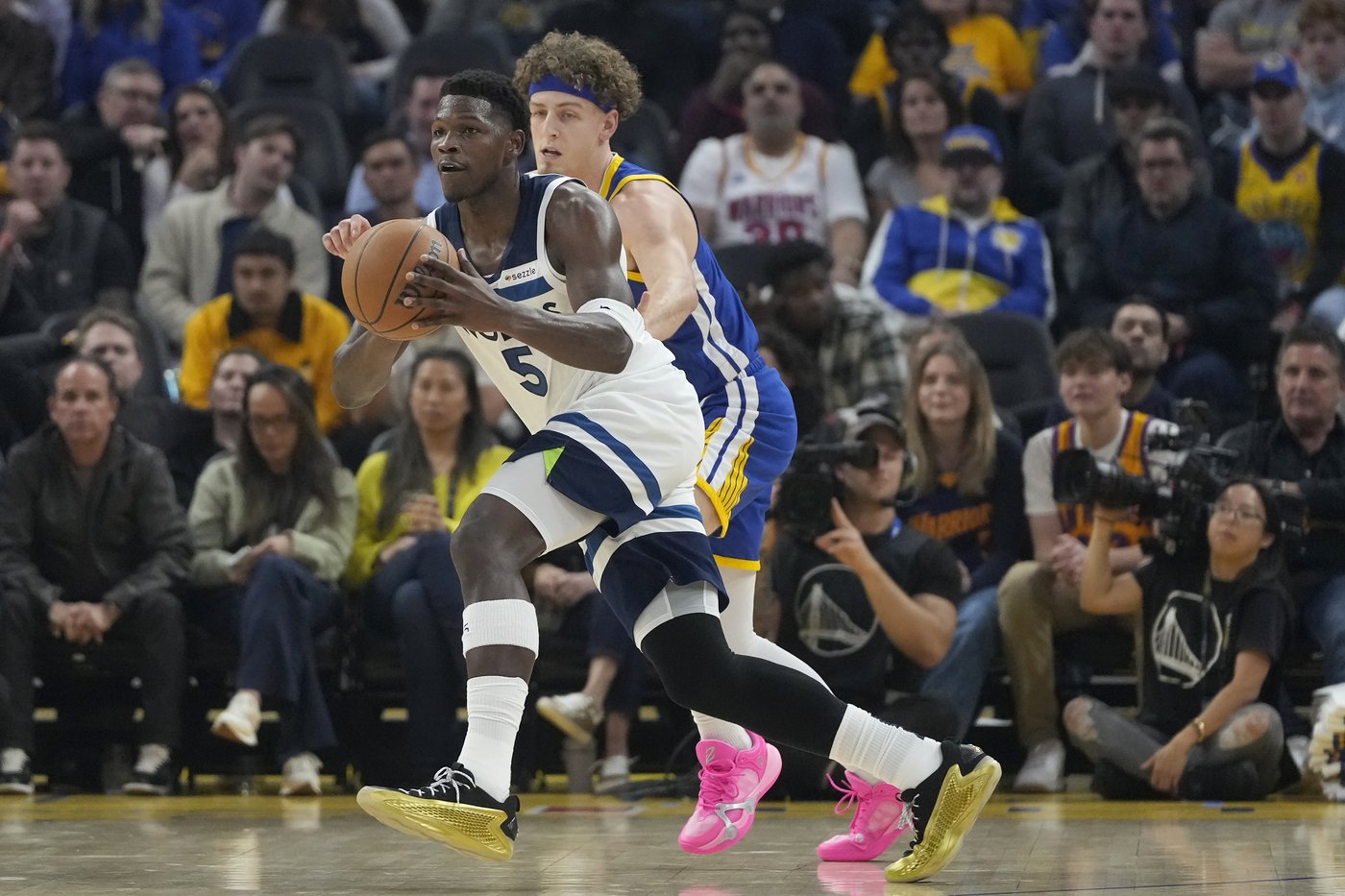 Anthony Edwards has 30 points and 9 assists in the Timberwolves' 107-90 victory over the Warriors | iNFOnews.ca Anthony Edwards has 30 points and 9 assists in the Timberwolves' 107-90 victory over the Warriors | iNFOnews.ca