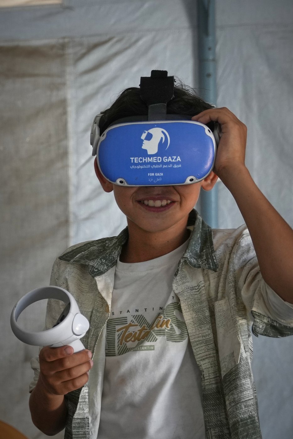 Photos of virtual reality sessions offering psychological support in Gaza | iNFOnews.ca
