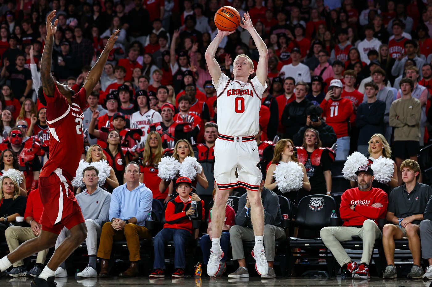 Wilkinson scores 20 and No. 21 Georgia beats No. 17 Arkansas 90-76 | iNFOnews.ca