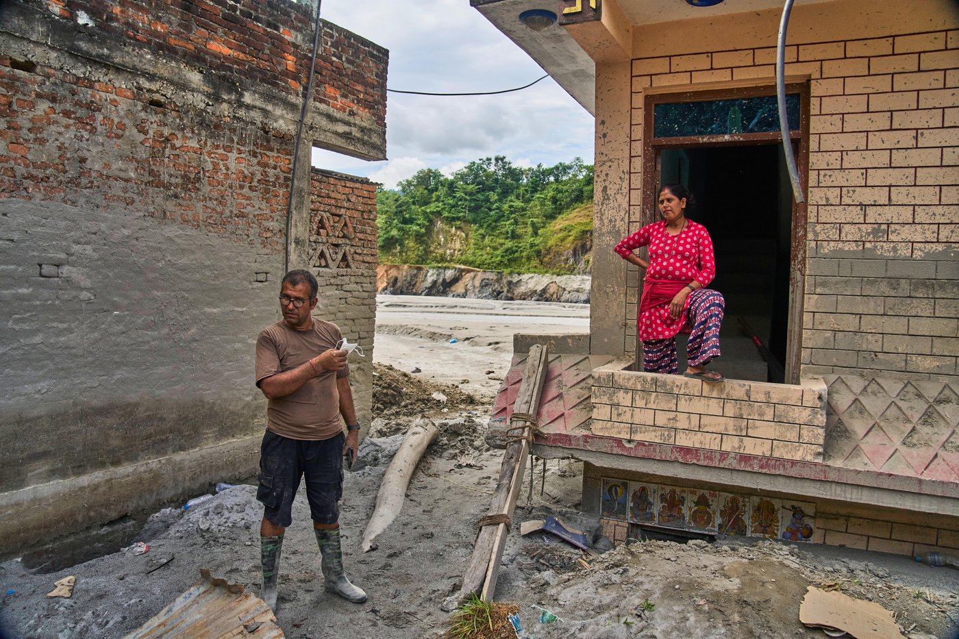 A month after Nepal floods, thousands are still missing and families face a long recovery | iNFOnews.ca