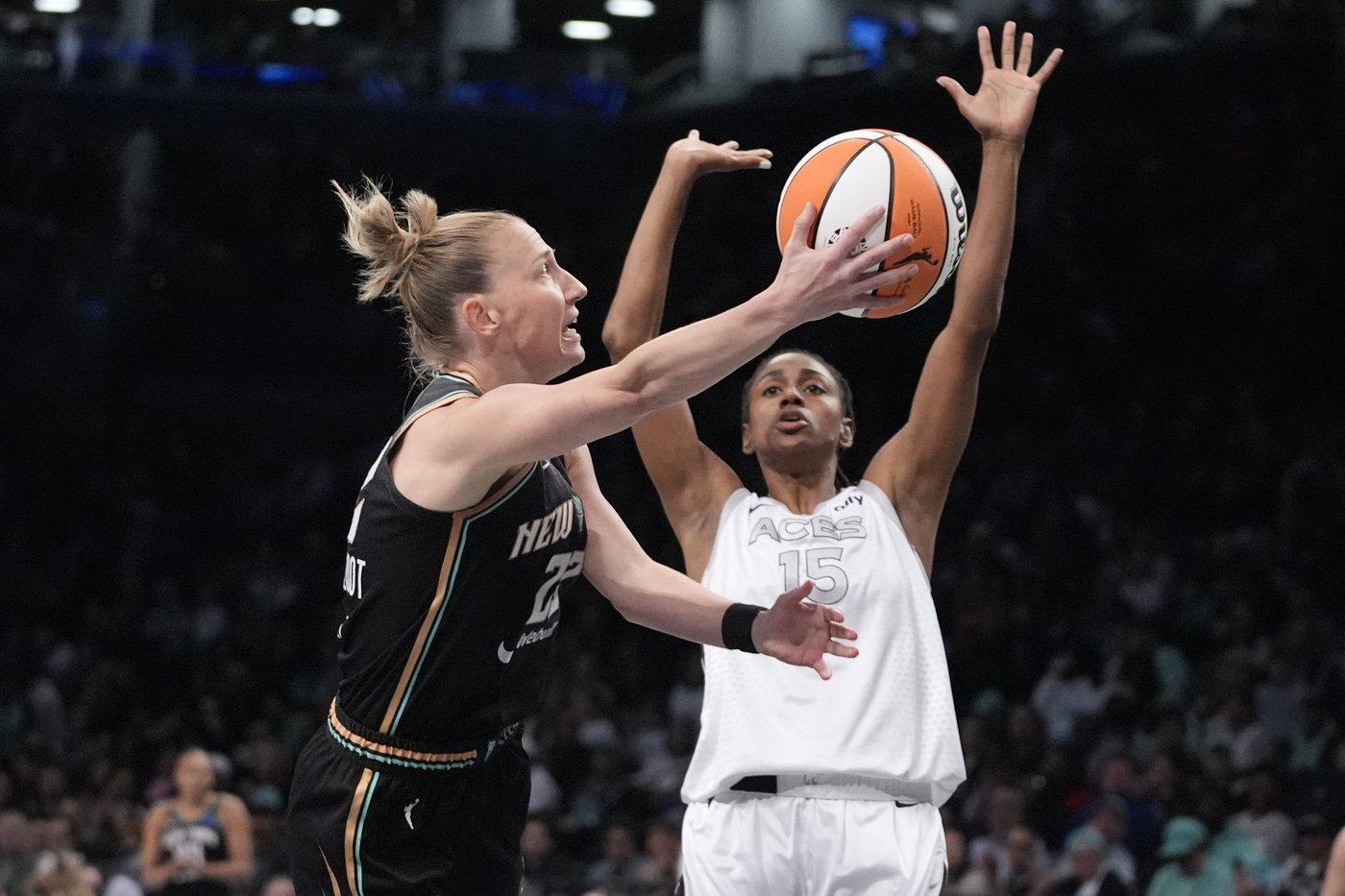 Las Vegas Aces guard Tiffany Hayes wins WNBA Sixth Player of the Year award | iNFOnews.ca