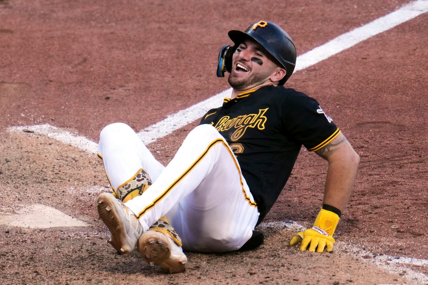 Spencer Horwitz hit by pitch with the bases loaded to lift the Pirates past the Marlins, 3-2 | iNFOnews.ca