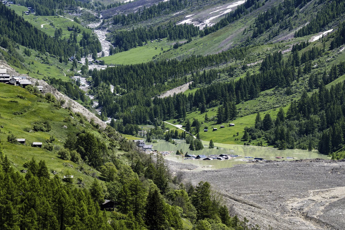 Swiss president pledges aid for Alpine villagers left homeless after glacier collapse | iNFOnews.ca Swiss president pledges aid for Alpine villagers left homeless after glacier collapse | iNFOnews.ca