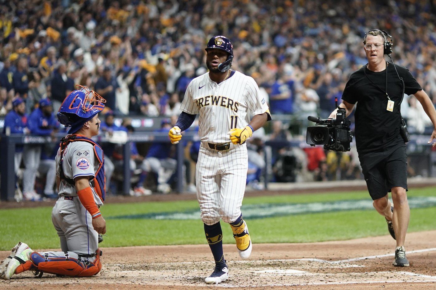 Brewers' 20-year-old rookie Jackson Chourio stepping up his game in postseason | iNFOnews.ca