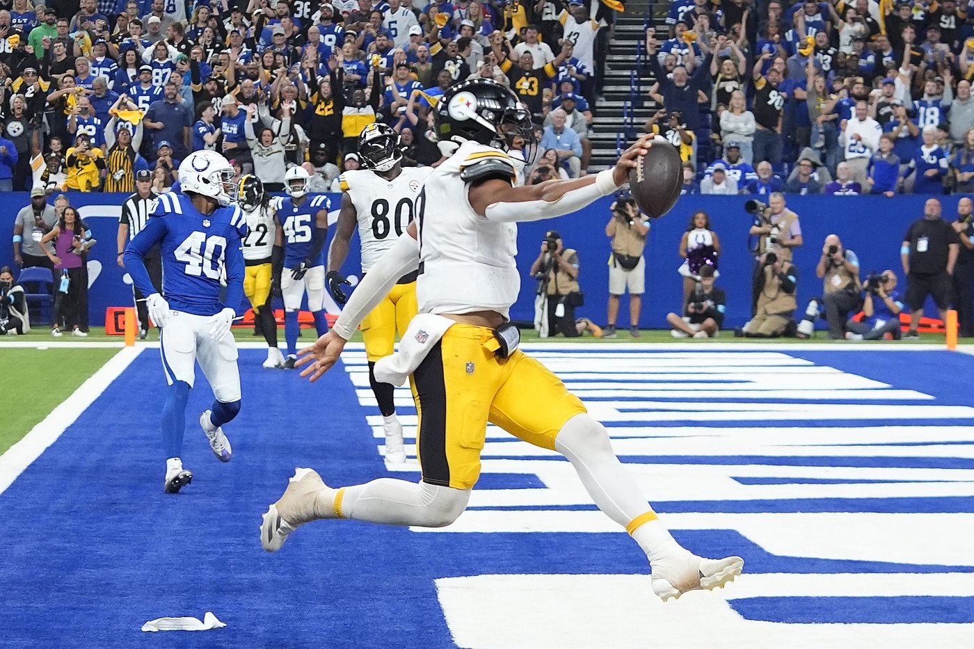 Joe Flacco relieves injured Anthony Richardson and helps Colts hold off Steelers 27-24 | iNFOnews.ca