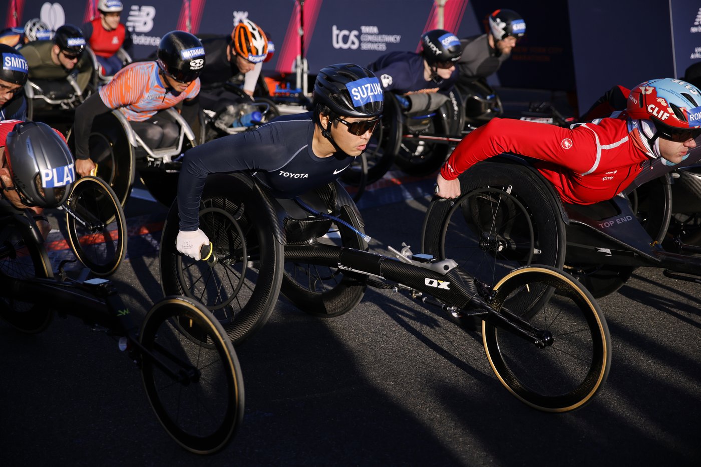 Daniel Romanchuk wins men's wheelchair race, ending Marcel Hug's 3-year streak as champion | iNFOnews.ca