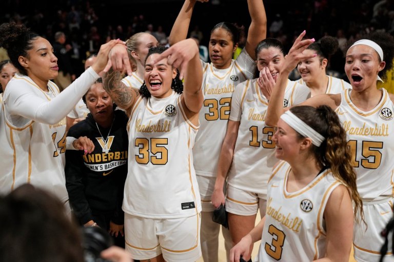 Mikayla Blakes scores 34 points to help No. 5 Vanderbilt beat No. 4 Texas 86-70 | iNFOnews.ca