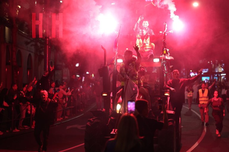 Students march into Belgrade while populist Vucic holds rally in Serbia's south ahead of vote | iNFOnews.ca