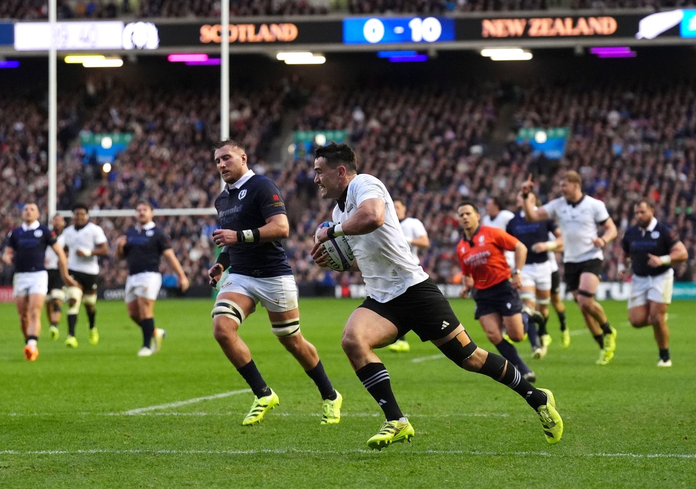 All Blacks overcome three yellow cards to stay unbeaten against Scotland | iNFOnews.ca