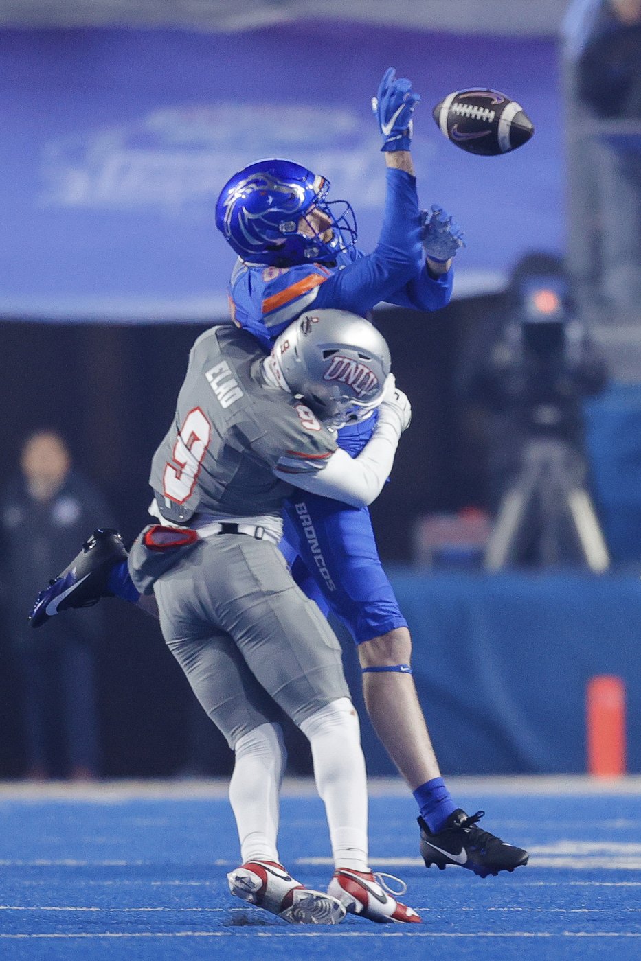 No. 10 Boise State grabs CFP spot, beating No. 19 UNLV 21-7 in Mountain West championship | iNFOnews.ca