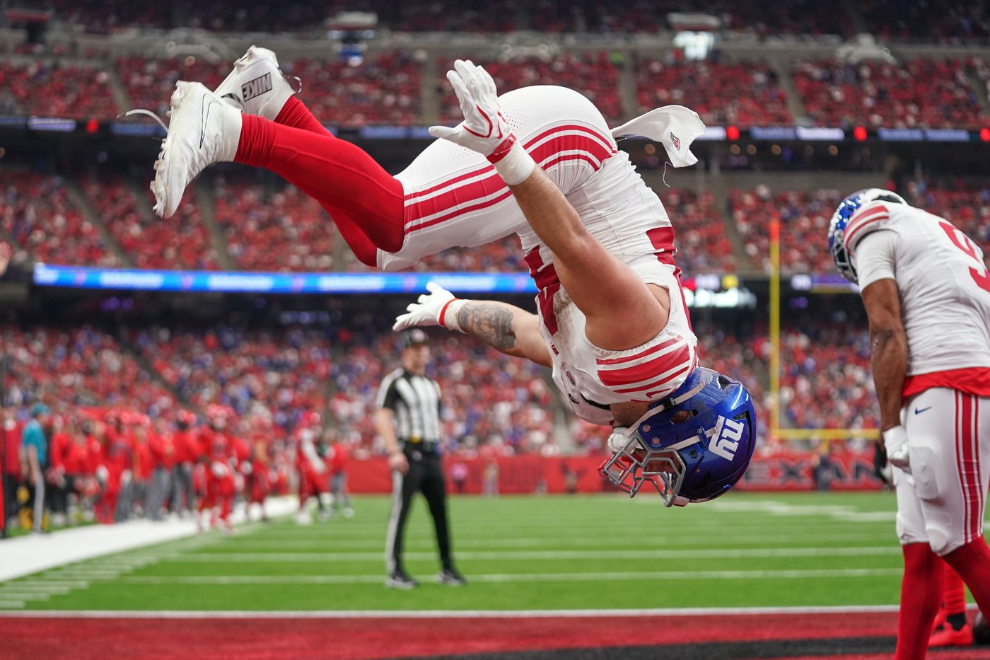 Singletary's 30-yard run in OT gives Giants 27-21 win over Texans | iNFOnews.ca Singletary's 30-yard run in OT gives Giants 27-21 win over Texans | iNFOnews.ca