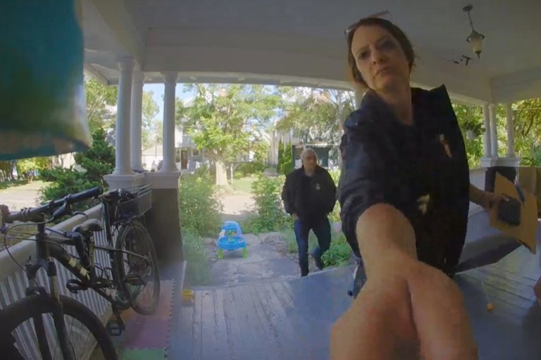 Another New York resident says he was warned by officers after criticizing ICE | iNFOnews.ca