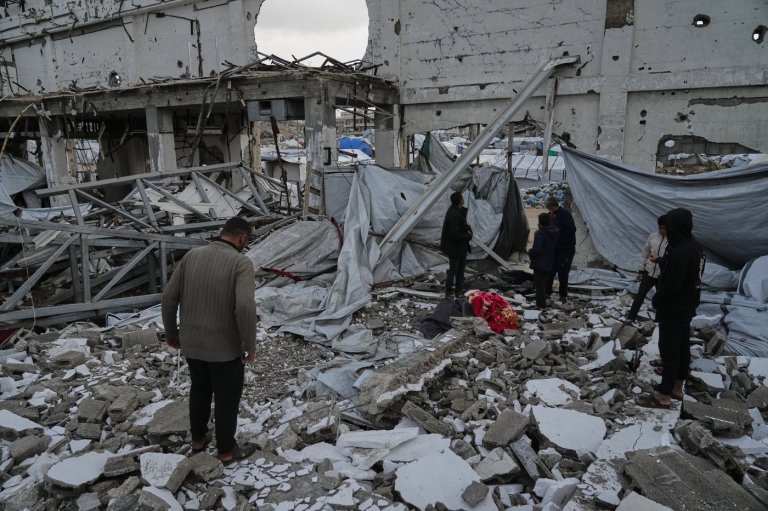 Howling winds send walls crashing down on Gaza tent camps, killing 4 | iNFOnews.ca