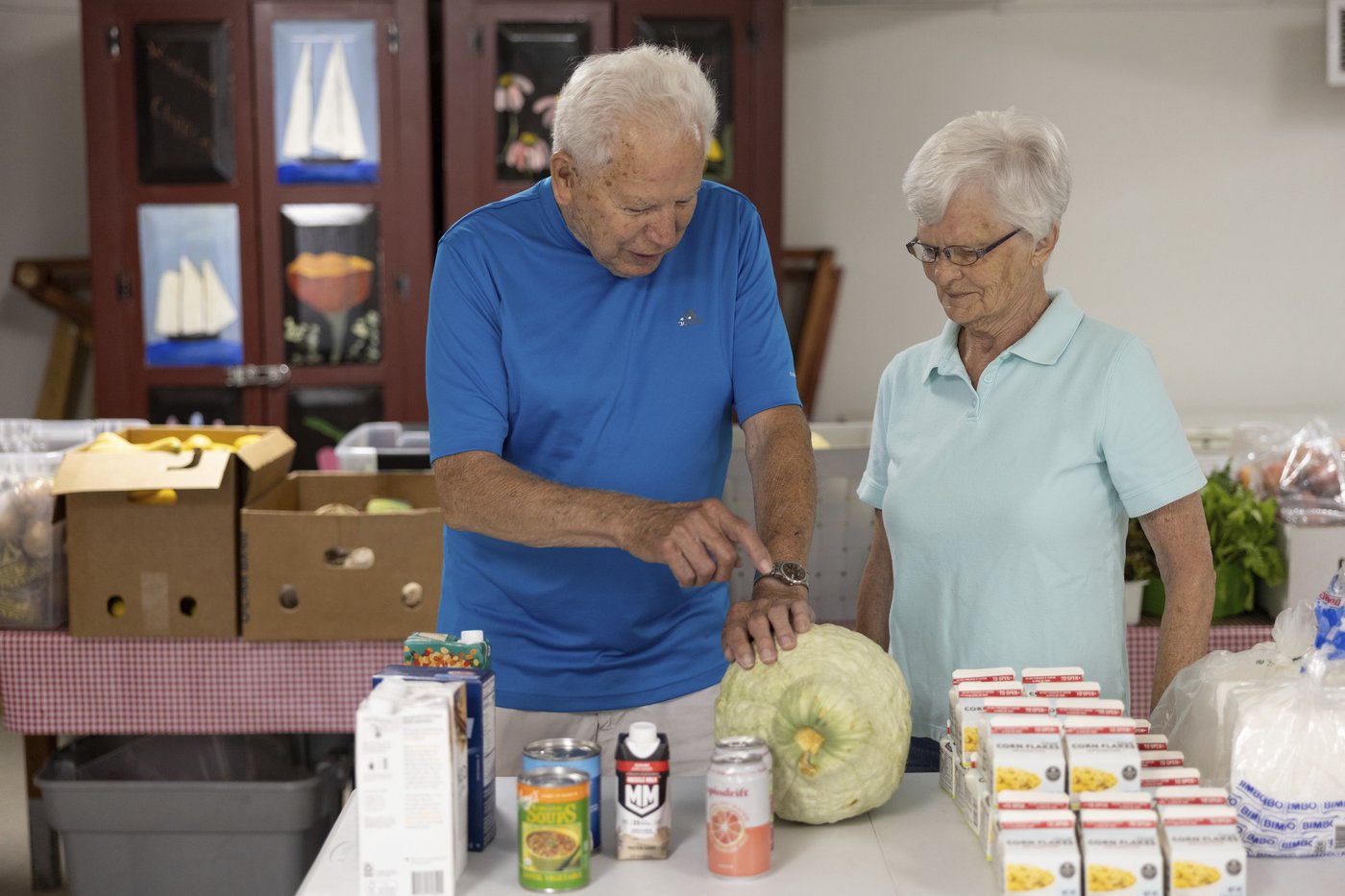 Maine's food pantries stare down volunteer shortage while anticipating cuts | iNFOnews.ca Maine's food pantries stare down volunteer shortage while anticipating cuts | iNFOnews.ca