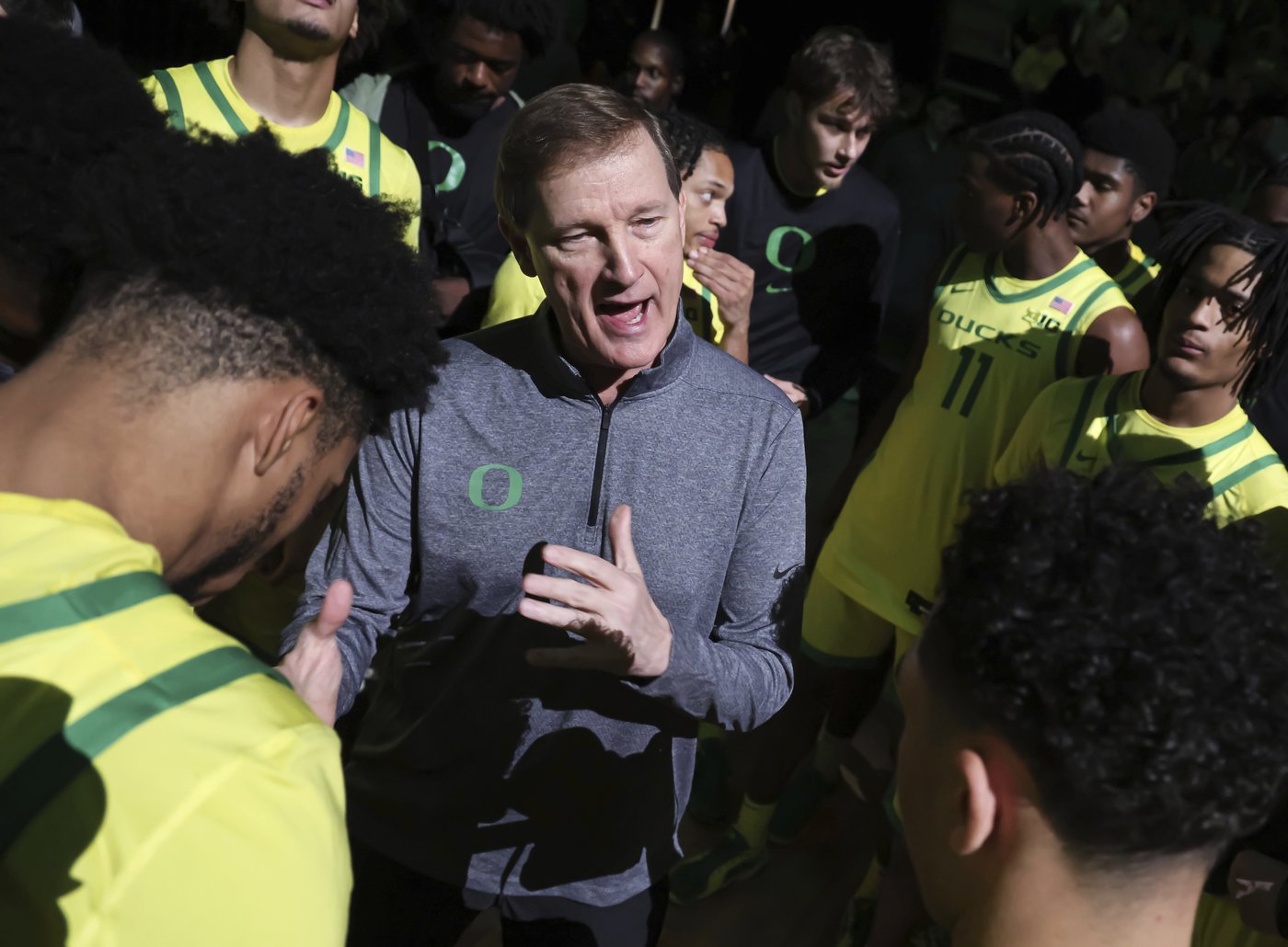Dylan Andrews banks in 3 with 0.4 seconds left to lift UCLA past No. 12 Oregon, 73-71 | iNFOnews.ca Dylan Andrews banks in 3 with 0.4 seconds left to lift UCLA past No. 12 Oregon, 73-71 | iNFOnews.ca