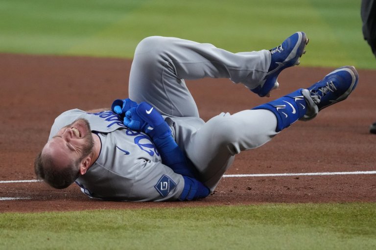 Diamondbacks' Vargas, Dodgers' Muncy injured on violent collision at first base | iNFOnews.ca