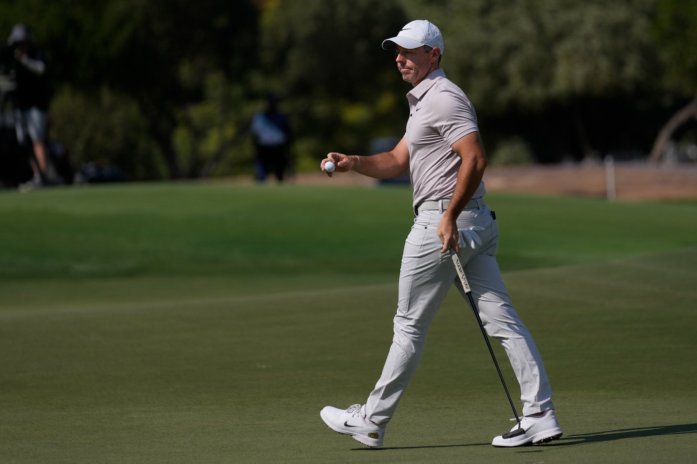Rory McIlroy shares lead in Dubai and closes in on a 4th straight European title | iNFOnews.ca Rory McIlroy shares lead in Dubai and closes in on a 4th straight European title | iNFOnews.ca