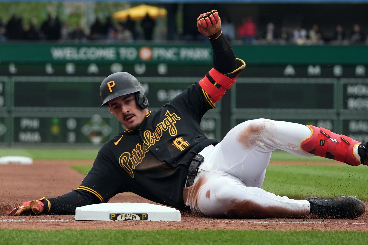 Mlodzinski has 10 Ks, Pirates draw 7 consecutive walks in 5-run 2nd inning in 17-7 win over Reds | iNFOnews.ca