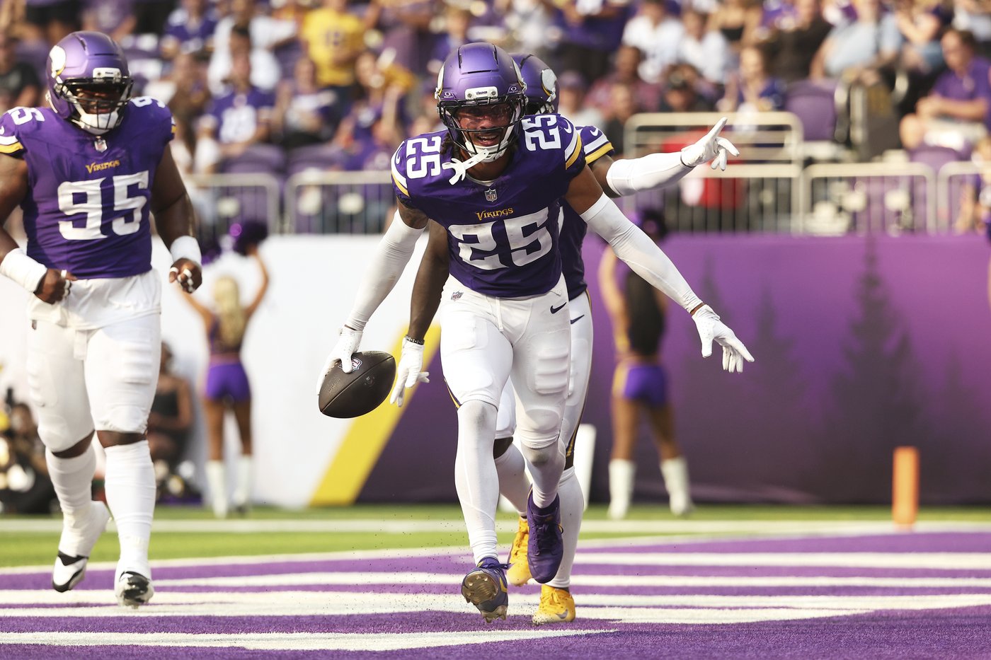J.J. McCarthy returns to help lead Vikings to 20-10 win over Texans in preseason opener | iNFOnews.ca