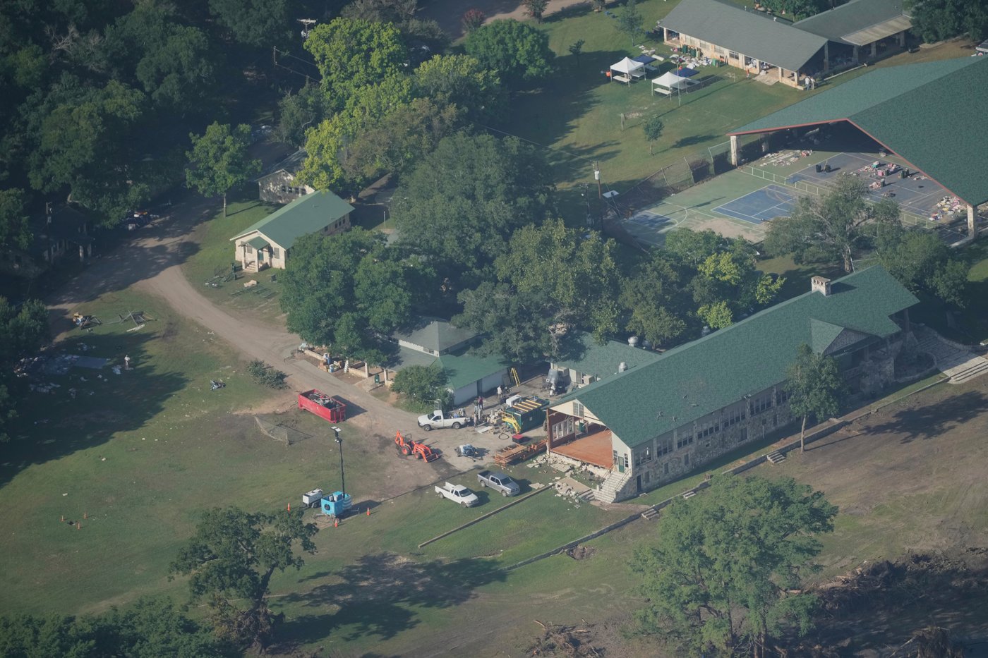 Texas officials investigating hundreds of complaints against Camp Mystic amid license renewal bid | iNFOnews.ca