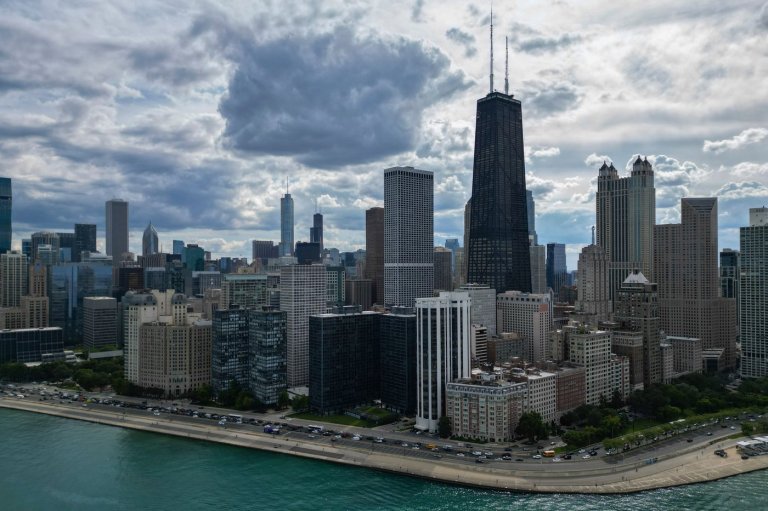 7 killed and dozens injured following series of weekend shootings in Chicago | iNFOnews.ca