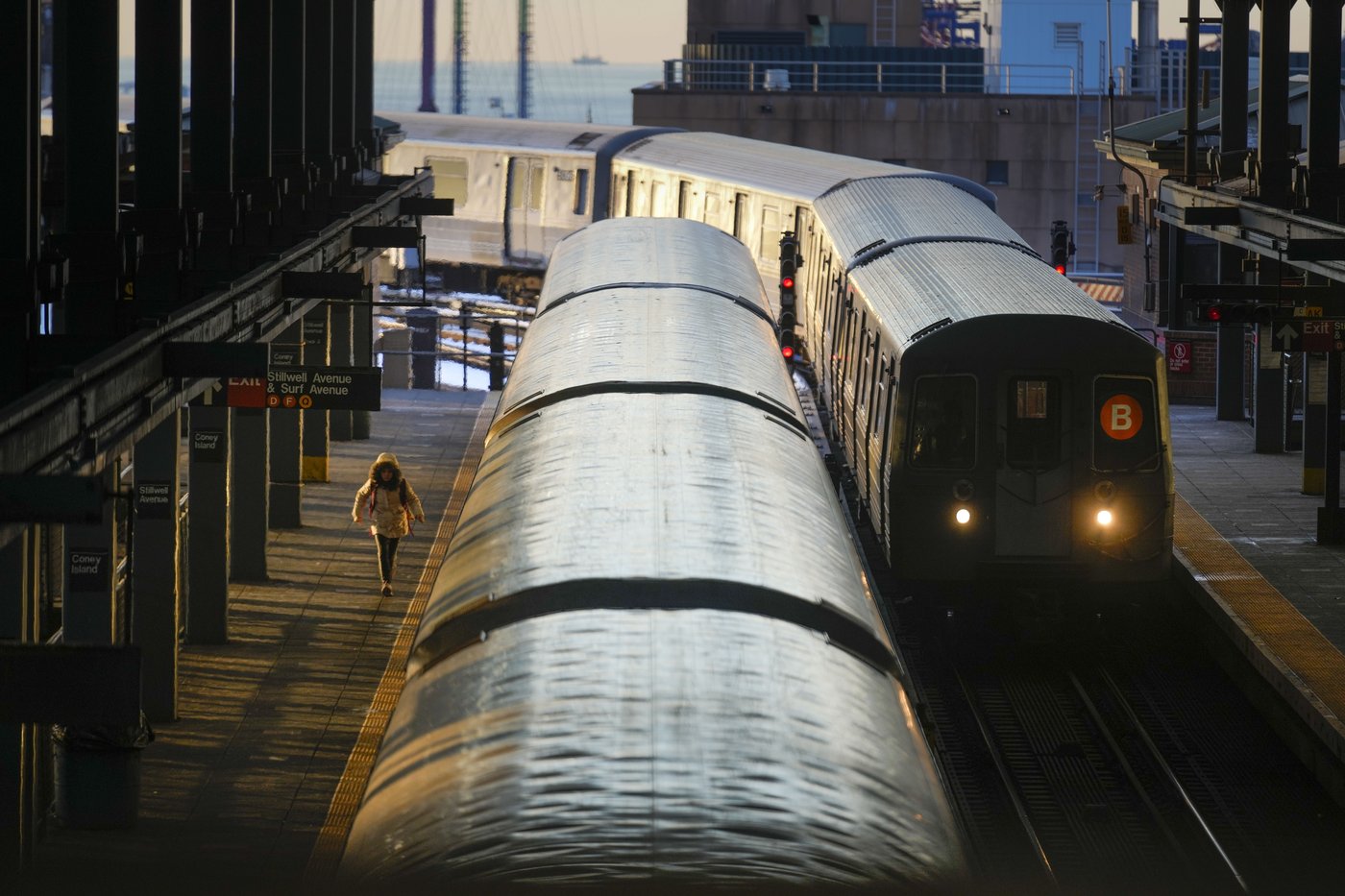 Kids in New York keep dying while 'subway surfing' on top of trains. Can they be stopped? | iNFOnews.ca Kids in New York keep dying while 'subway surfing' on top of trains. Can they be stopped? | iNFOnews.ca