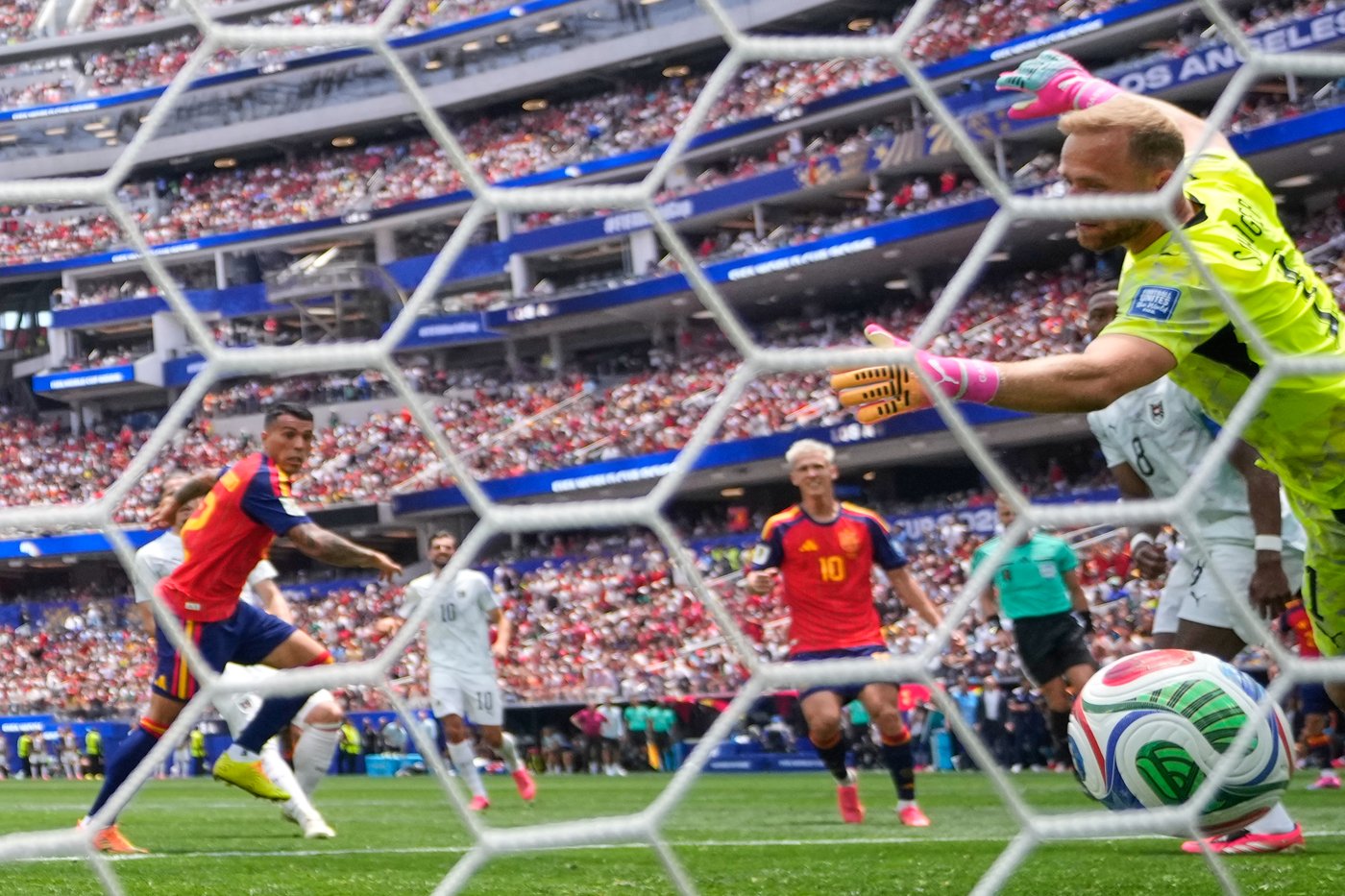 Ronaldo, Portugal reach round of 16 at World Cup with Spain, Switzerland, other highlights in photos | iNFOnews.ca