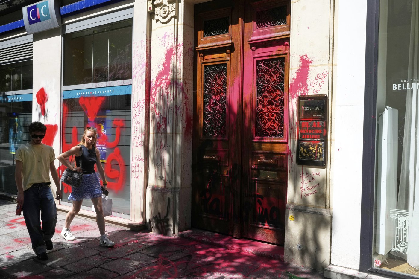 The Paris office of Israeli airline El Al is vandalized with graffiti | iNFOnews.ca The Paris office of Israeli airline El Al is vandalized with graffiti | iNFOnews.ca