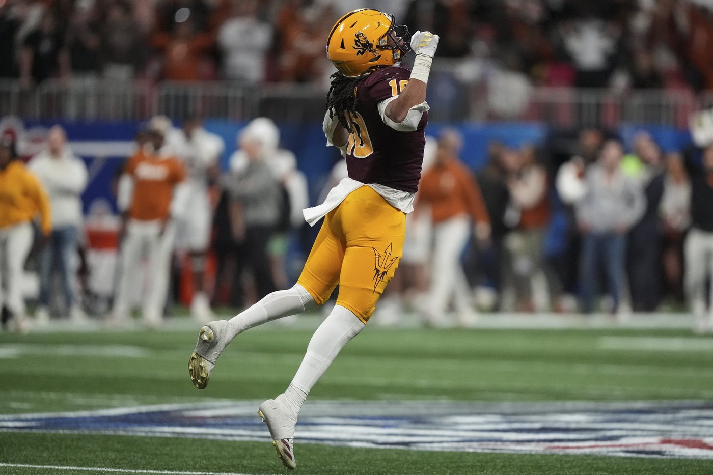 Texas avoids huge upset, beats Arizona State 39-31 in double overtime in Peach Bowl | iNFOnews.ca Texas avoids huge upset, beats Arizona State 39-31 in double overtime in Peach Bowl | iNFOnews.ca