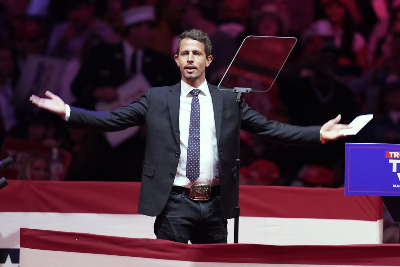 Democrats escalate attacks on Trump after comedian calls Puerto Rico 'floating island of garbage' | iNFOnews.ca