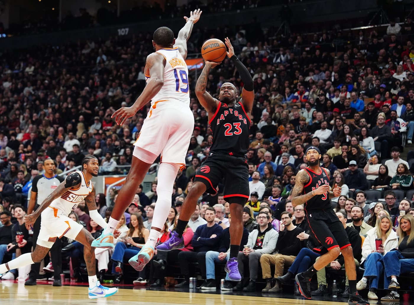 RJ Barrett's late surge powers Raptors to 122-115 win over Suns | iNFOnews.ca RJ Barrett's late surge powers Raptors to 122-115 win over Suns | iNFOnews.ca
