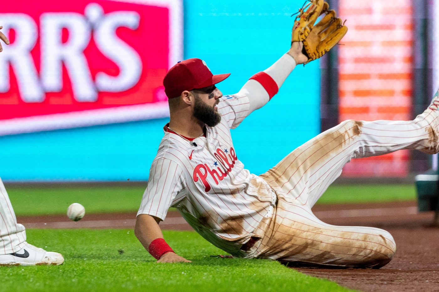 Edwards' 11th-inning sacrifice fly lifts Marlins over Phillies 6-5 | iNFOnews.ca