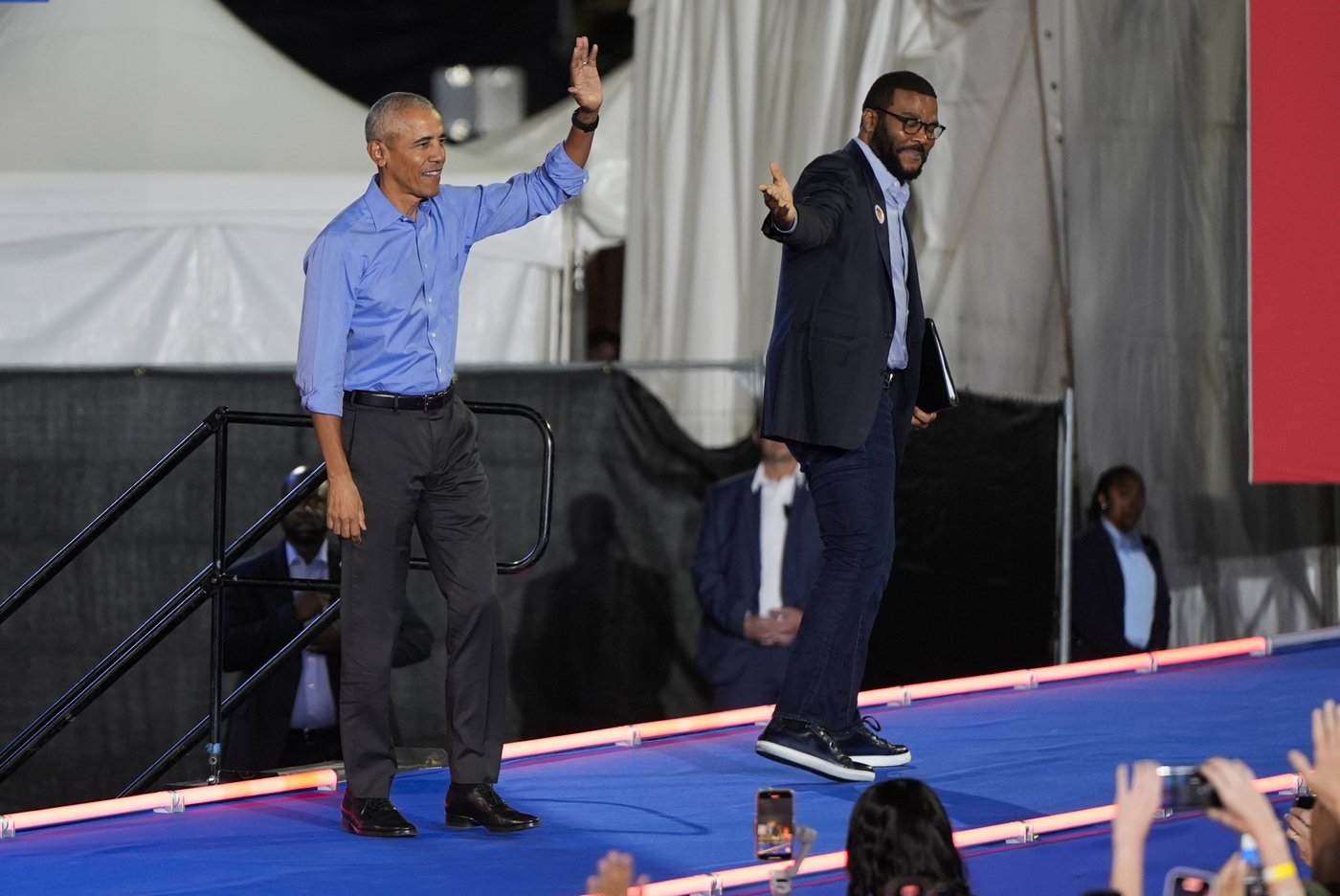 Obama, Springsteen boost Harris as she warns of ‘brutally serious’ consequences if Trump wins | iNFOnews.ca