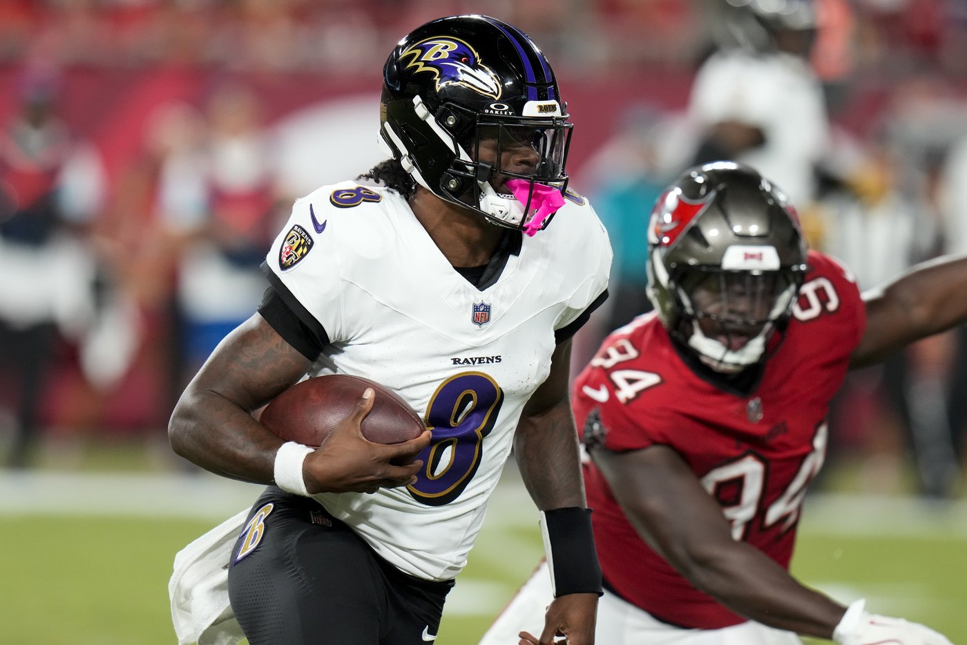 Lamar Jackson throws for 281 yards, 5 TDs to lead streaking Ravens to 41-31 victory over Buccaneers | iNFOnews.ca