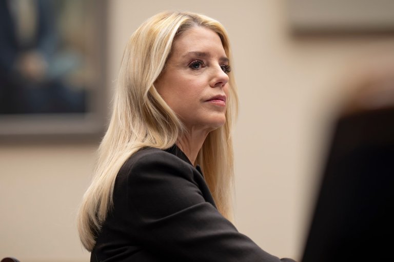 Pam Bondi to face closed-door questioning from House lawmakers over Epstein files | iNFOnews.ca