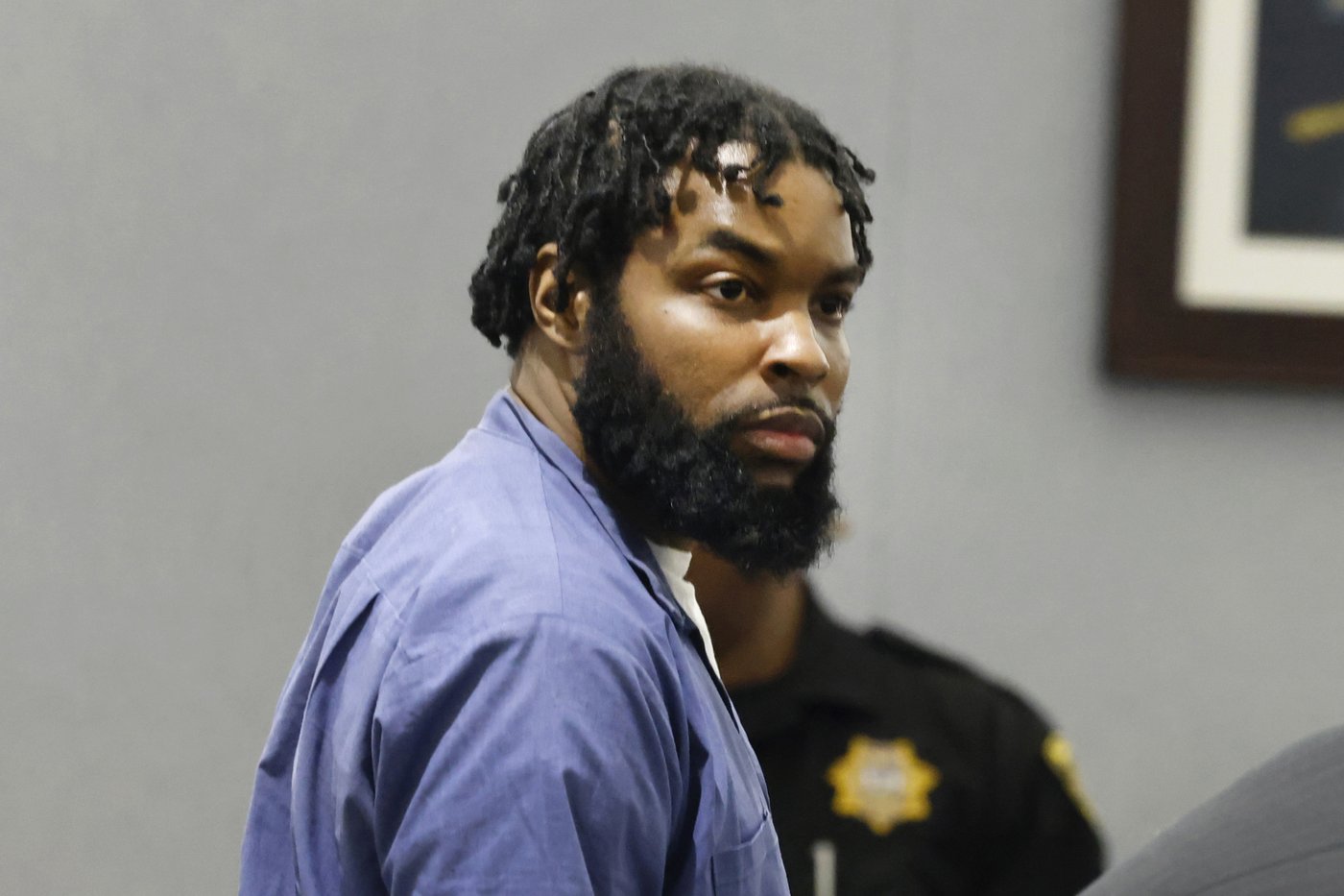 Man who jumped a desk to attack a Nevada judge in the courtroom is sentenced | iNFOnews.ca