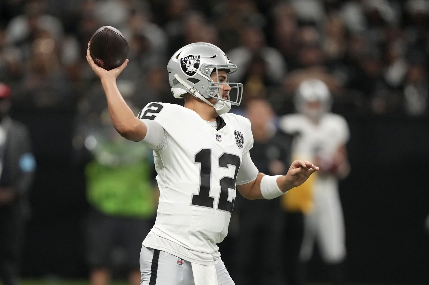 Brock Bowers sets NFL rookie records as the Raiders roll to a 25-10 victory over the Saints | iNFOnews.ca Brock Bowers sets NFL rookie records as the Raiders roll to a 25-10 victory over the Saints | iNFOnews.ca