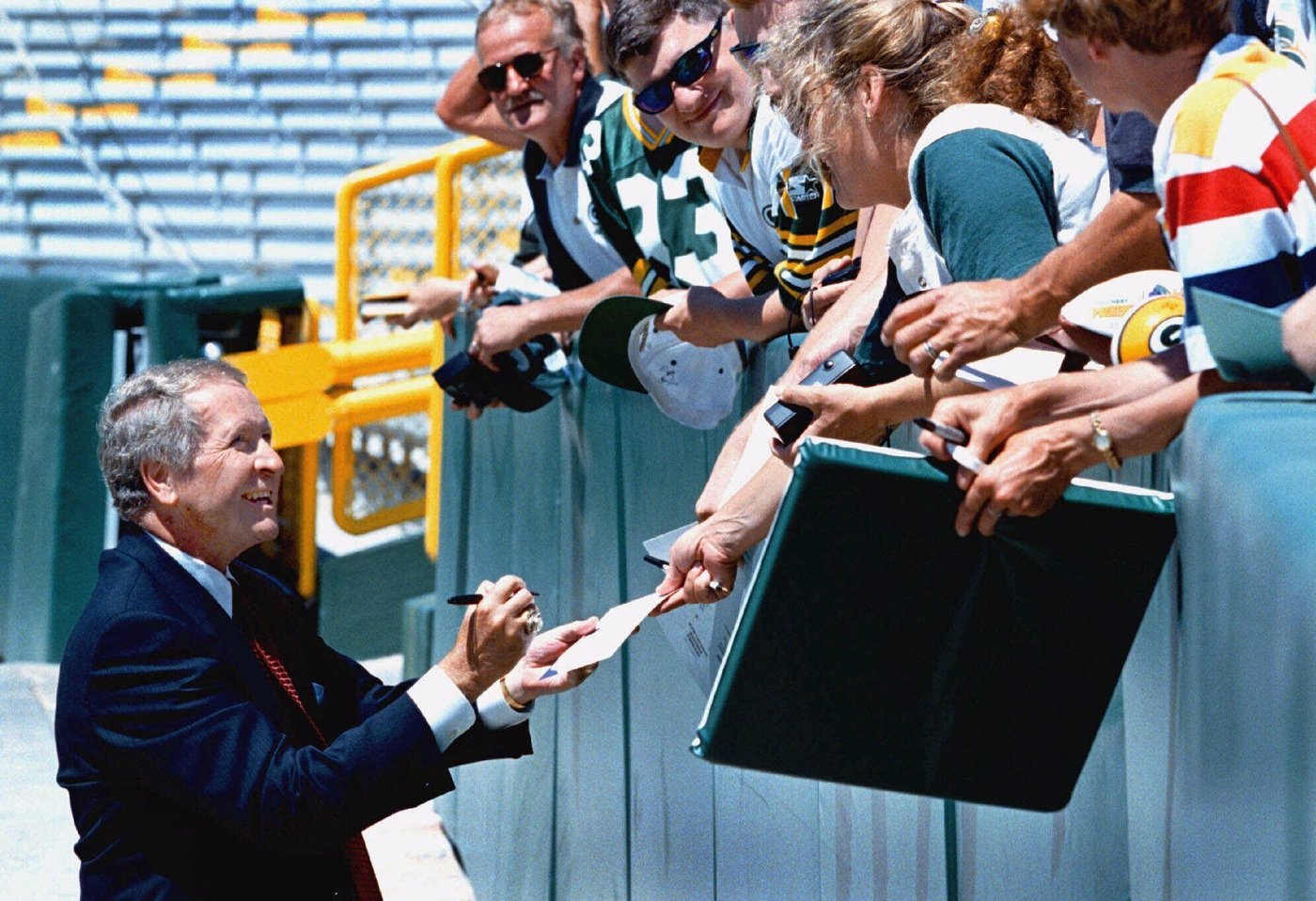 Packers will add Bob Harlan's name on Lambeau Field facade next season | iNFOnews.ca Packers will add Bob Harlan's name on Lambeau Field facade next season | iNFOnews.ca