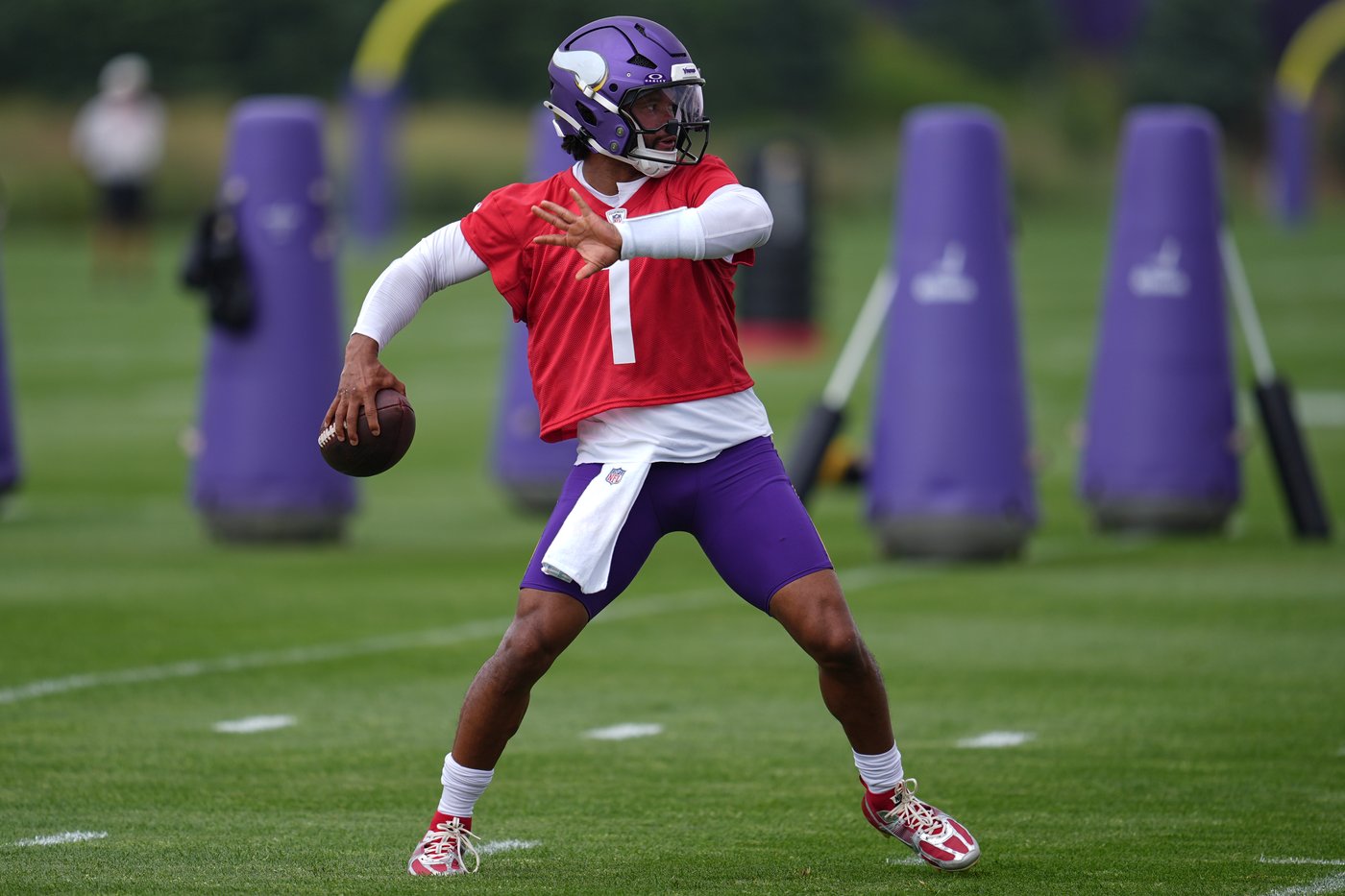 Vikings camp opens with the QBs and their teammates playing it cool over the spotlighted competition | iNFOnews.ca Vikings camp opens with the QBs and their teammates playing it cool over the spotlighted competition | iNFOnews.ca