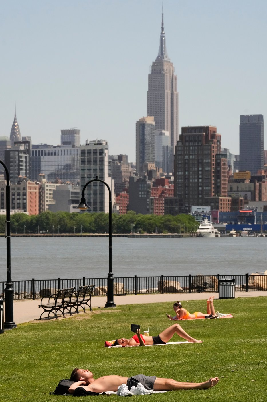 Eastern US sweats through another hot day before rain, cold move in | iNFOnews.ca Eastern US sweats through another hot day before rain, cold move in | iNFOnews.ca