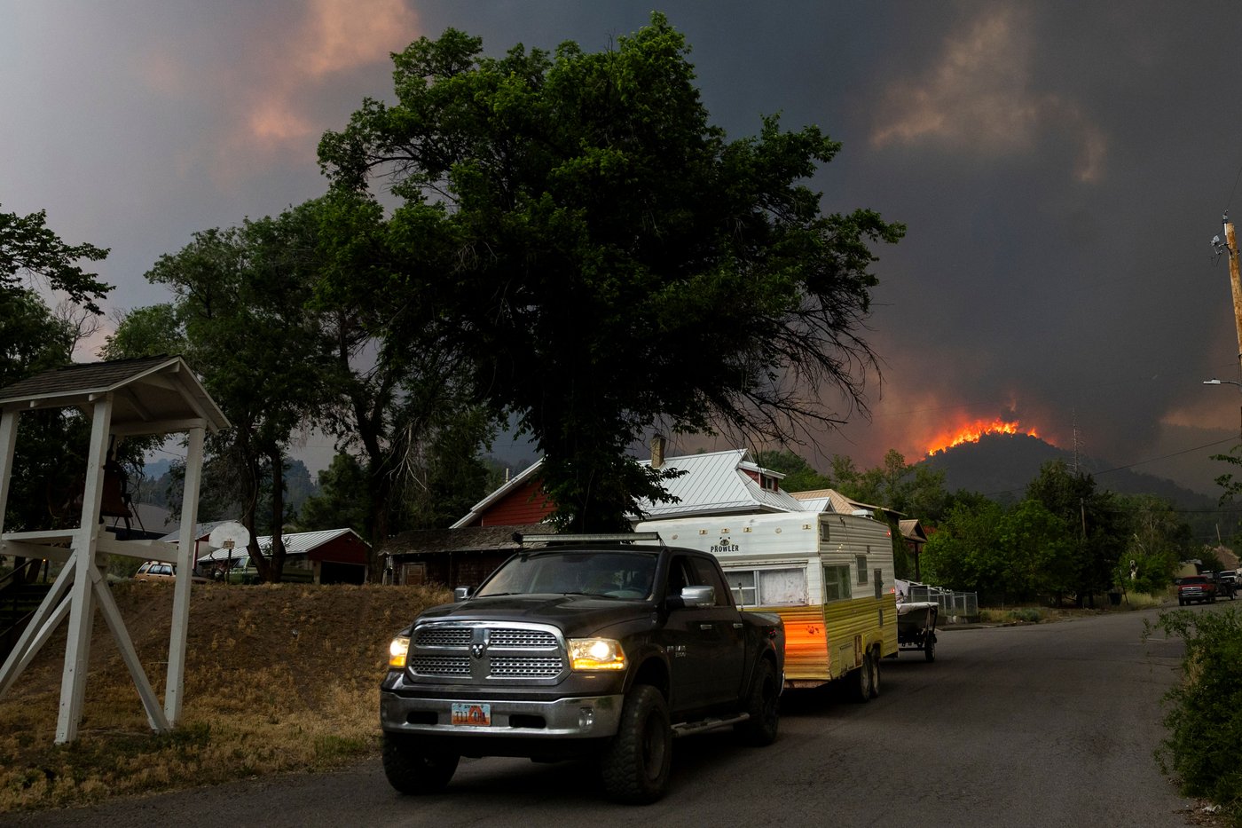 Heat, wind and drought conditions spark wildfires in US West | iNFOnews.ca