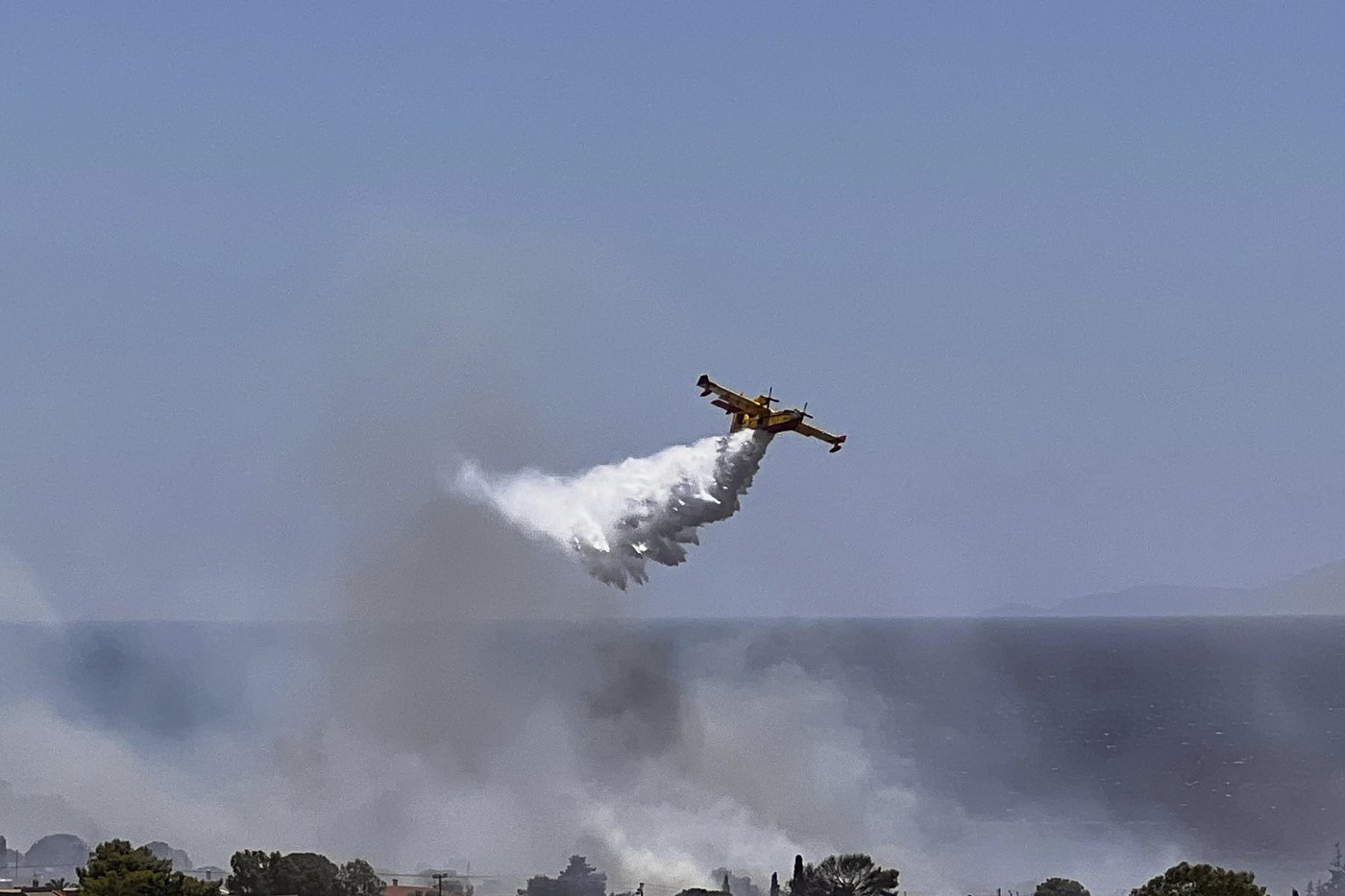Wildfire prompts evacuations near Athens as summer's first heat wave hits Greece | iNFOnews.ca