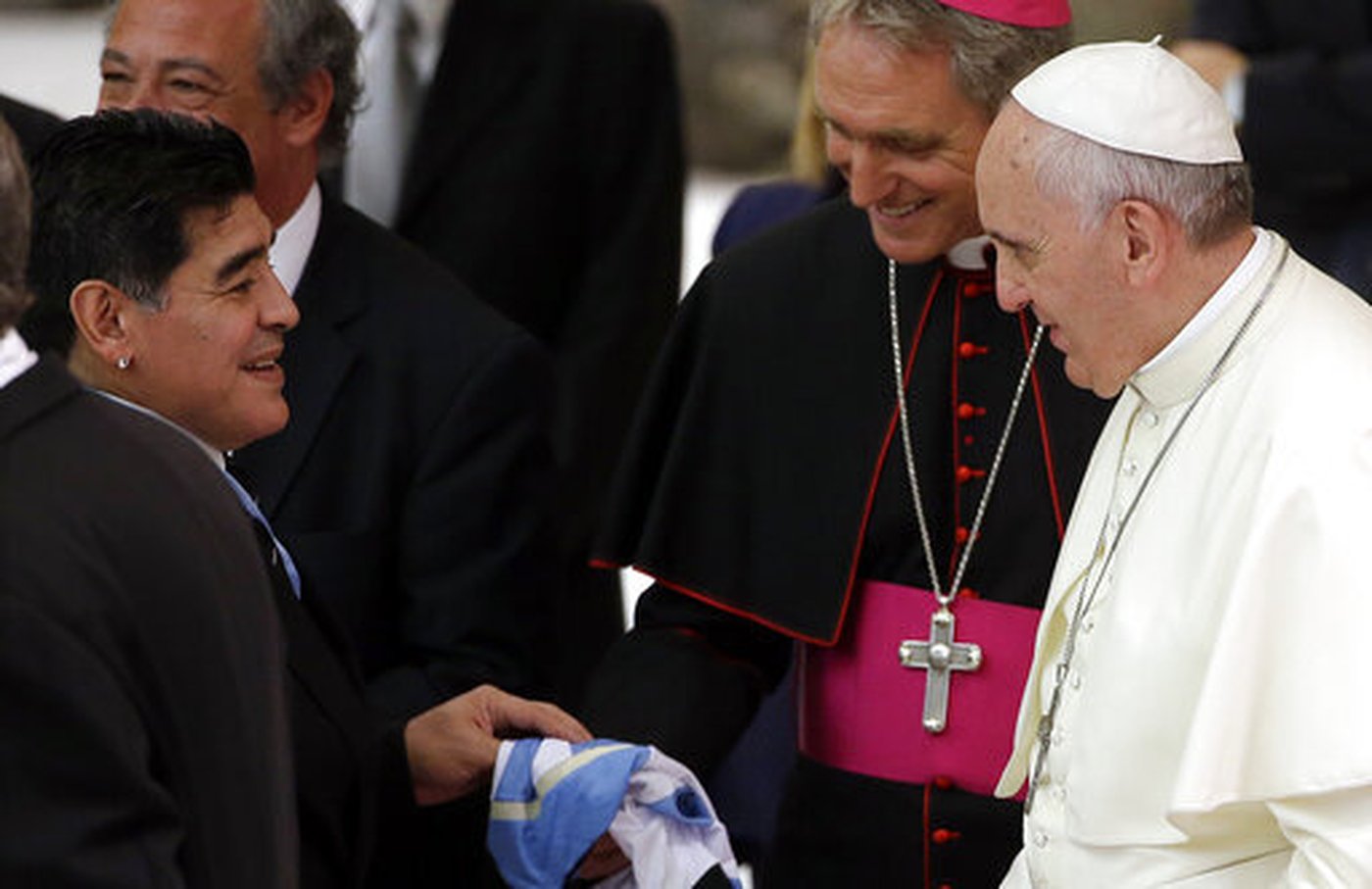 Sports world mourns soccer-loving Pope Francis with games in Italy and Argentina postponed | iNFOnews.ca