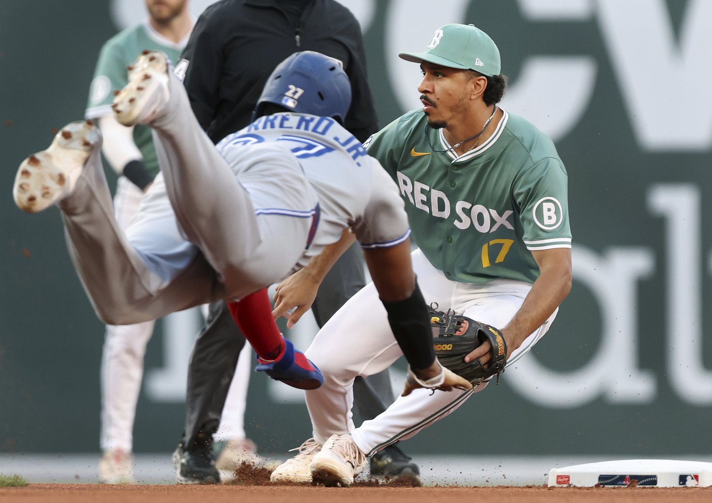 José Berríos, Blue Jays bullpen keep Red Sox bats silent in 9-0 series-opening win | iNFOnews.ca